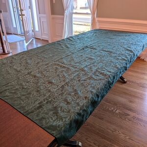 High Quality Embroidered Green Holly Christmas Satin Finish Tablecloth Long Holi